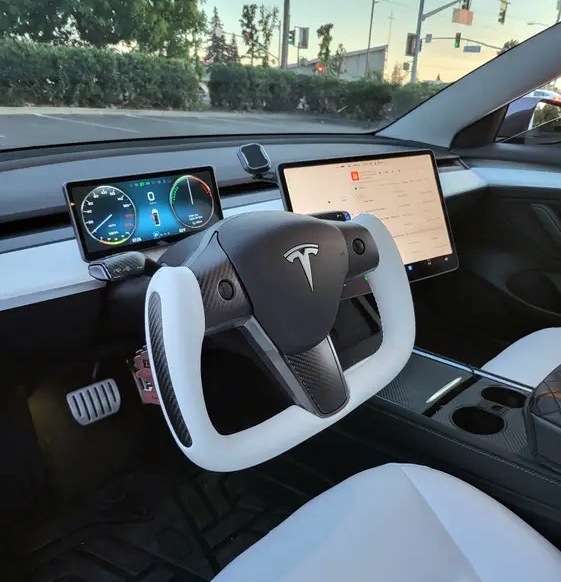 tesla yoke steering wheel2