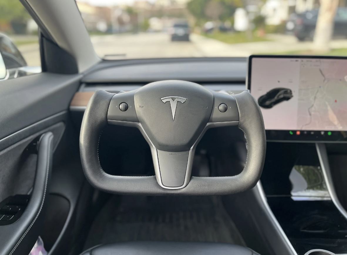 Yoke Steering Wheel Install In Arizona For Tesla Model 3/Y Distinct